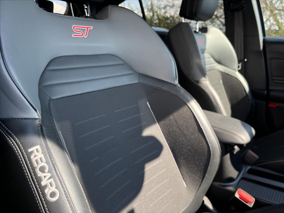 Ford Focus Hatchback 2,3 l 206 kw