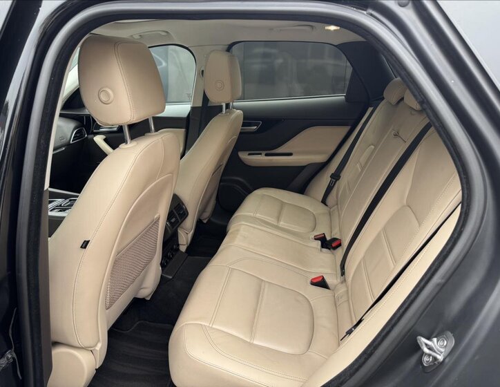 Jaguar F-Pace SUV 3,0 l 221 kw