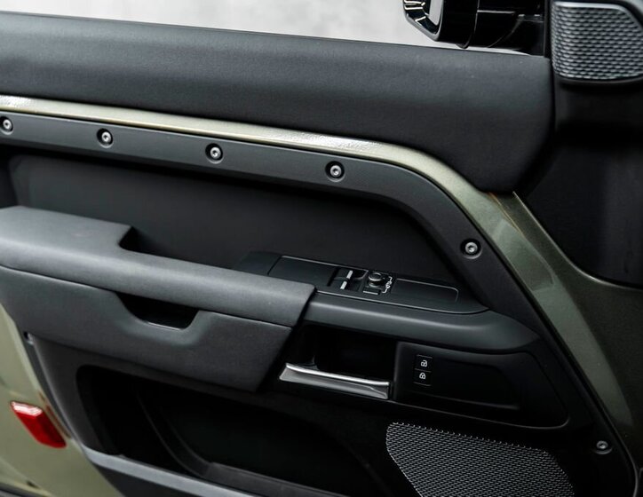 Land Rover Defender SUV / Terénní 3,0 l 294 kw