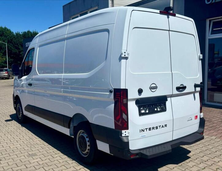 Nissan Interstar 9