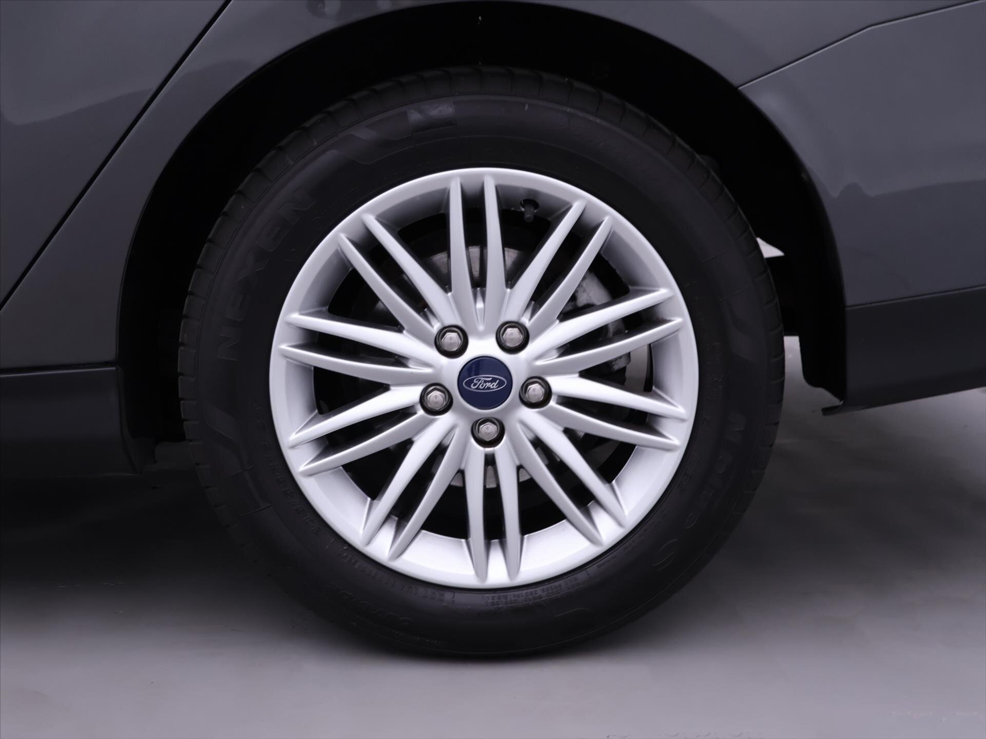 Ford Focus Kombi 999,0 92 kw