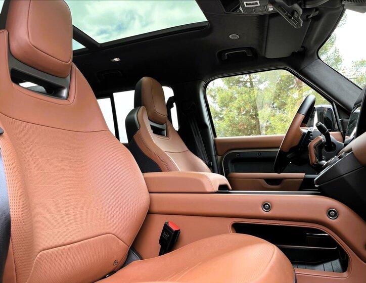 Land Rover Defender SUV 4,4 l 467 kw