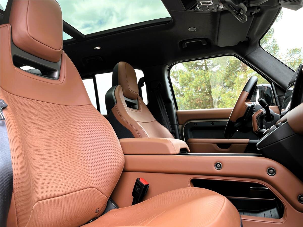 Land Rover Defender SUV 4,4 l 467 kw