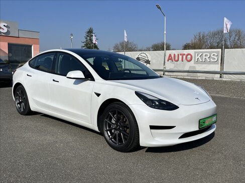 Tesla Model 3 Sedan / Limuzína 0,0 208 kw