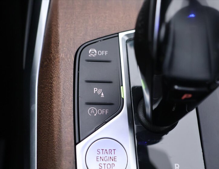 BMW Řada 3 Sedan 3,0 l 195 kw