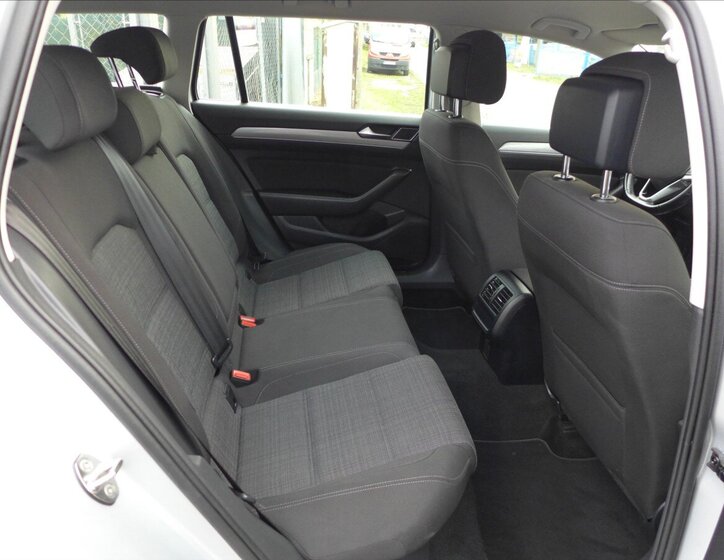 Volkswagen Passat 30