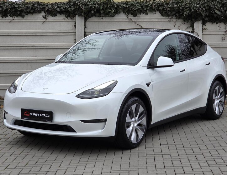 Tesla Model Y 3