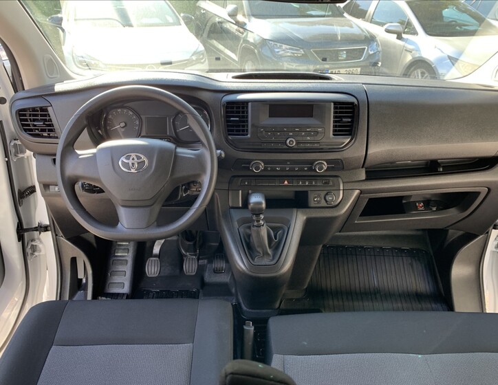 Toyota ProAce 9