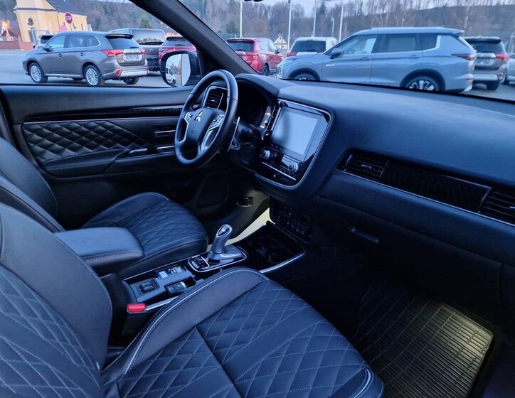 Mitsubishi Outlander SUV / Terénní 2,4 l 165 kw