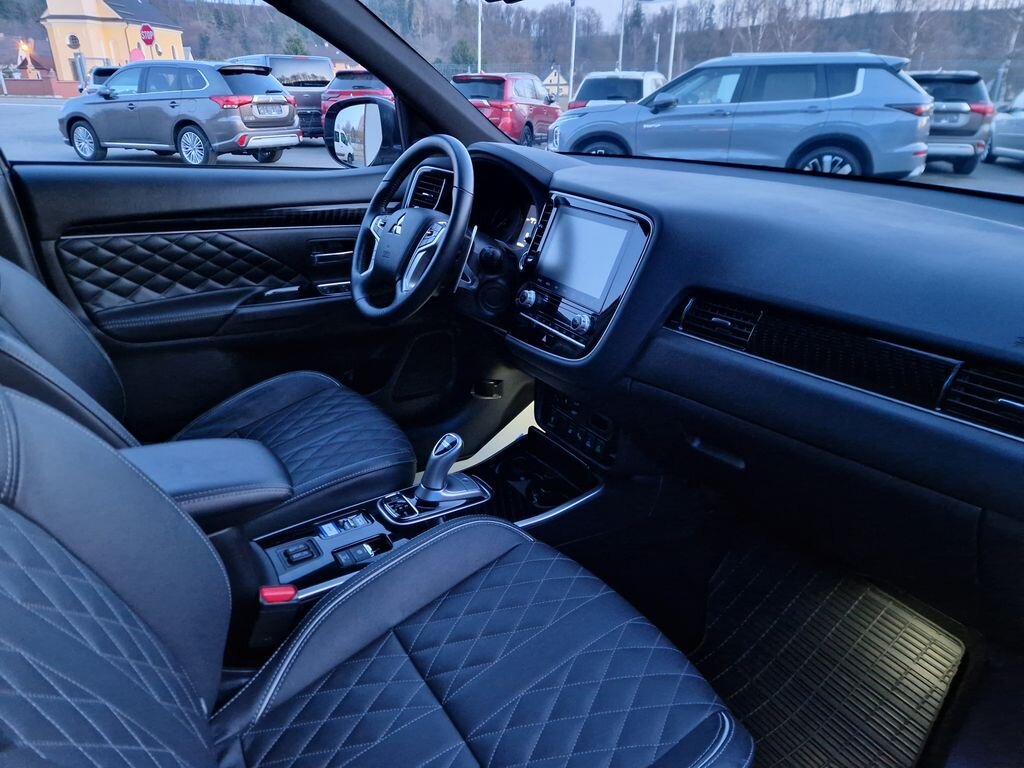 Mitsubishi Outlander SUV / Terénní 2,4 l 165 kw