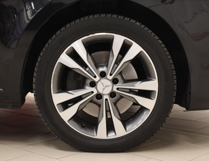 Mercedes-Benz Třídy V Kombi 2,1 l 140 kw