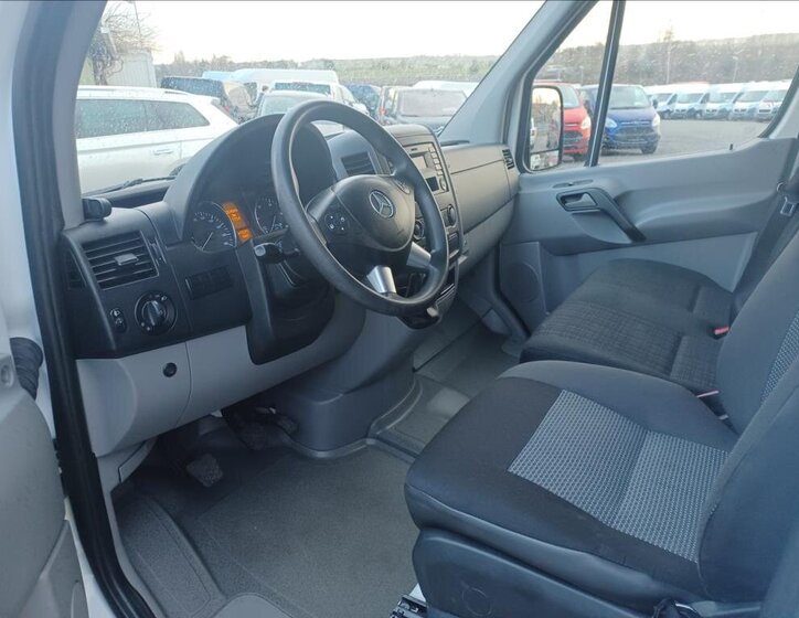 Mercedes-Benz Sprinter 8