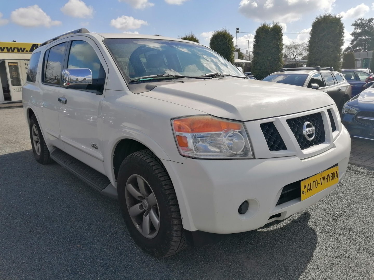 Nissan Armada SUV / Terénní 5,6 l 233 kw