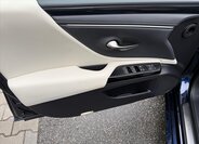 Lexus ES 300h Sedan / Limuzína 2,5 l 131 kw