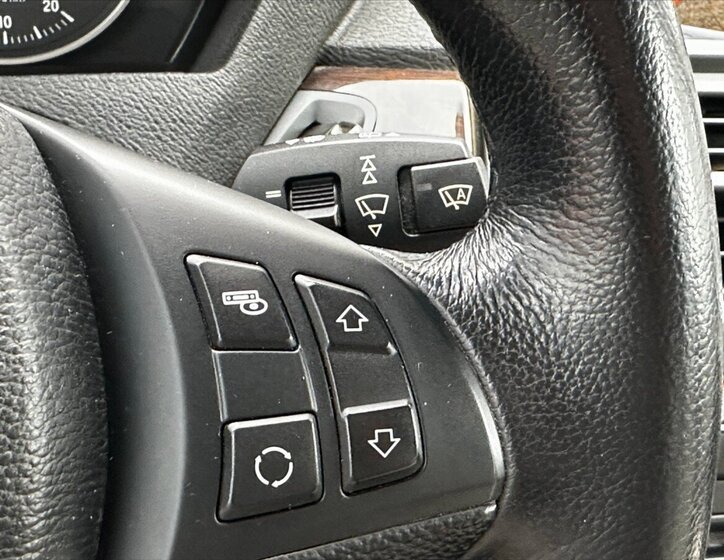 BMW X5 Kombi 3,0 l 180 kw