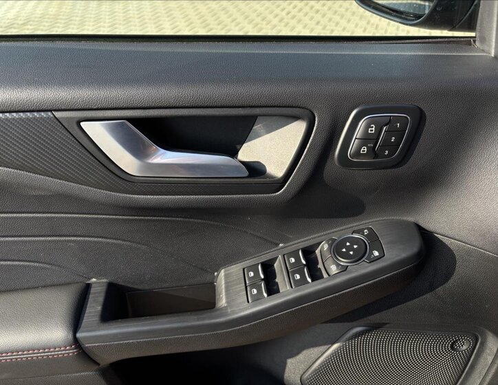 Ford Kuga SUV / Terénní 1,5 l 110 kw