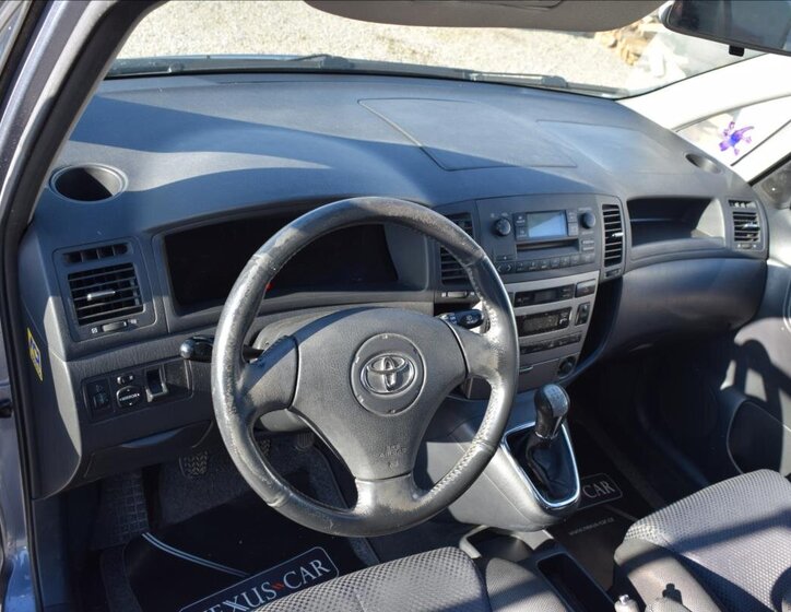 Toyota Corolla Verso 16