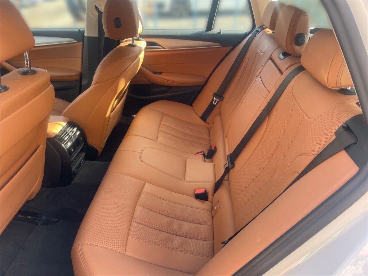 BMW Řada 5 Kombi 3,0 l 210 kw