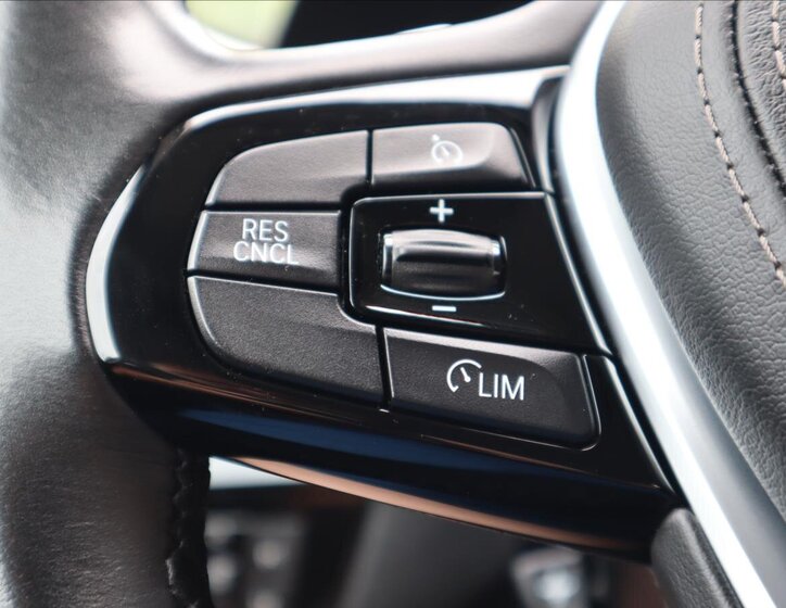 BMW Řada 5 Kombi 3,0 l 195 kw