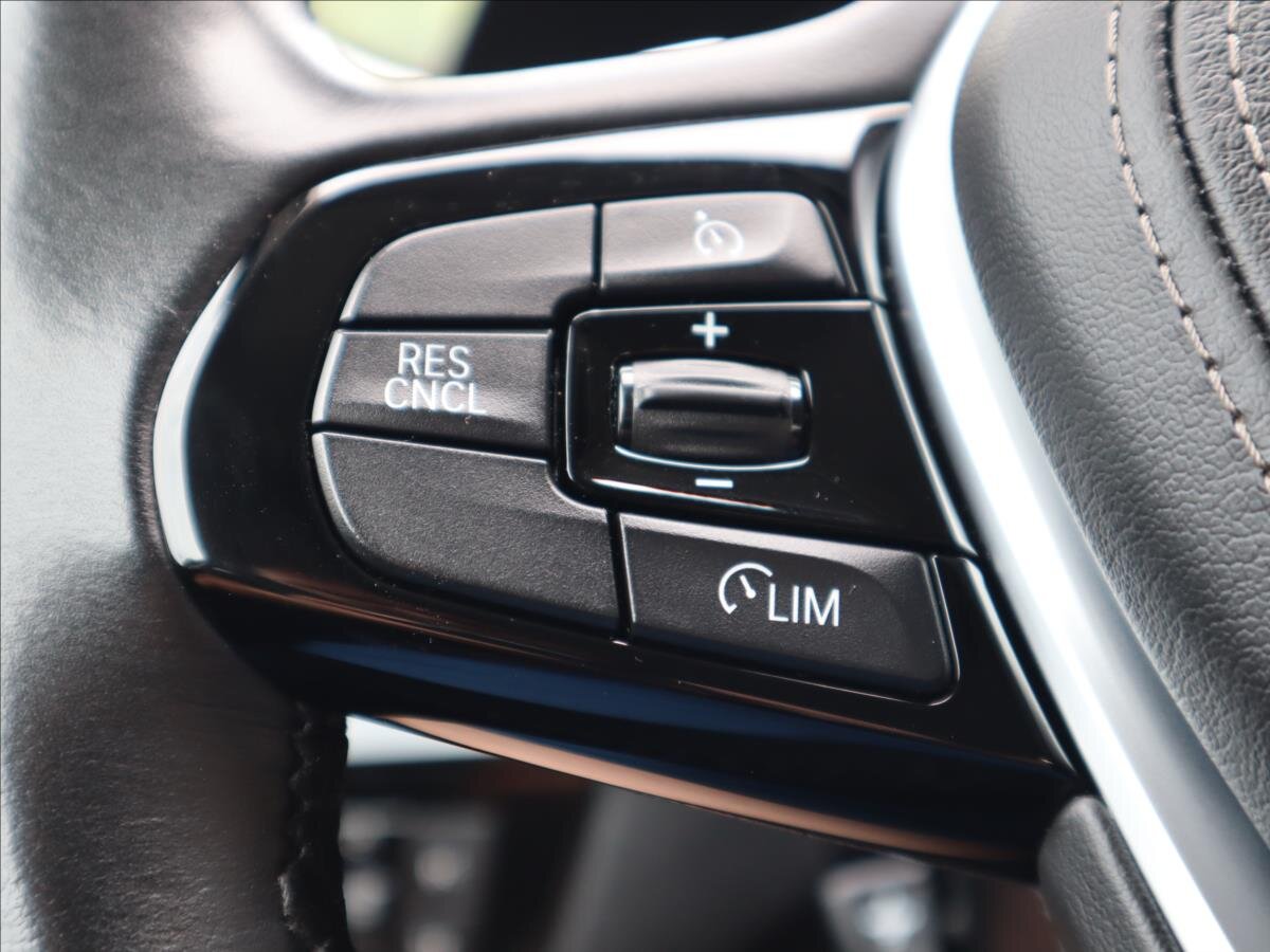 BMW Řada 5 Kombi 3,0 l 195 kw