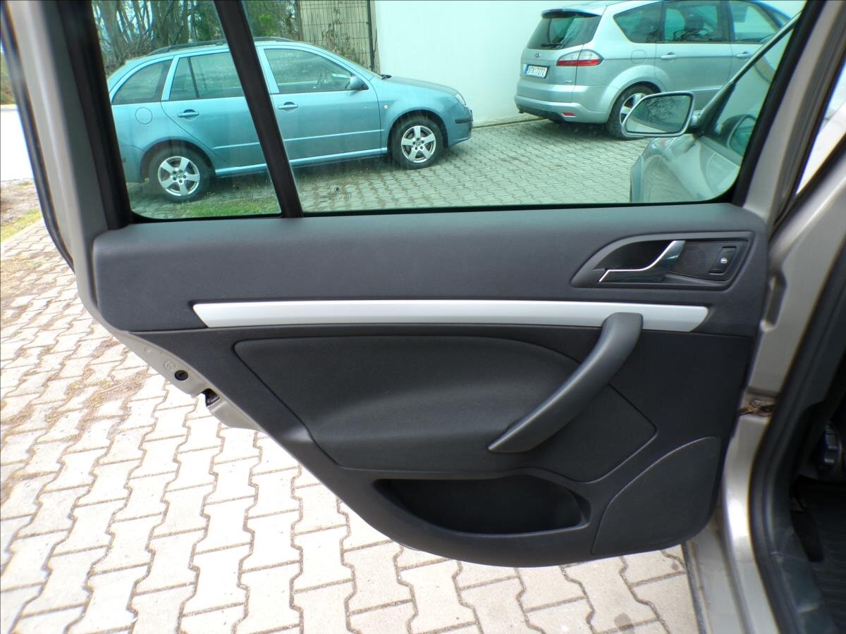 Škoda Octavia Kombi 2,0 l 103 kw