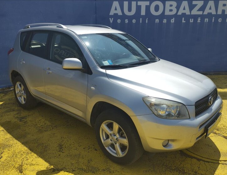 Toyota RAV4 SUV 2,2 l 100 kw