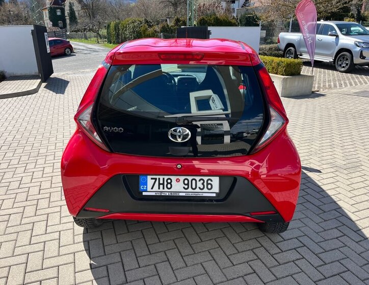 Toyota Aygo Hatchback 998,0 53 kw