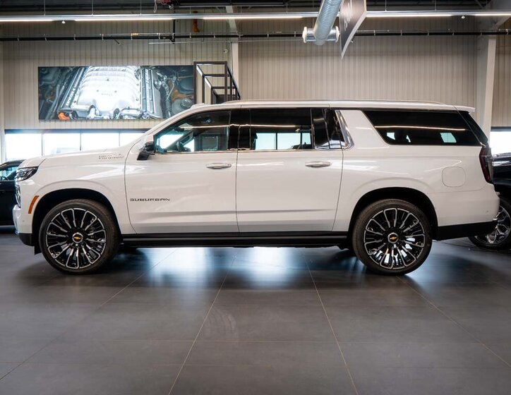 Chevrolet Suburban SUV 6,2 l 313 kw