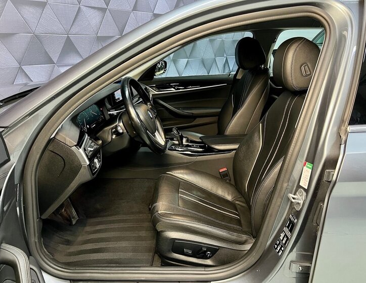 BMW Řada 5 Kombi 3,0 l 195 kw