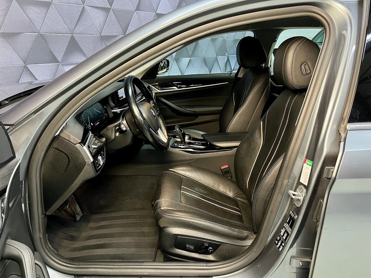 BMW Řada 5 Kombi 3,0 l 195 kw