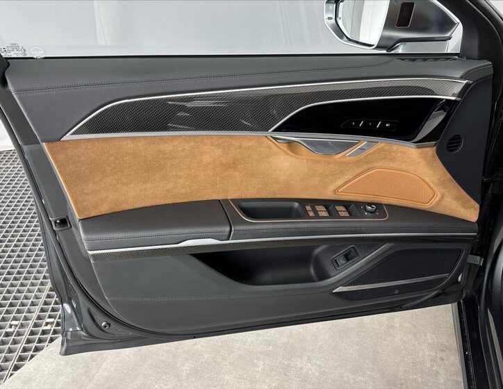 Audi S8 Sedan / Limuzína 4,0 l 420 kw