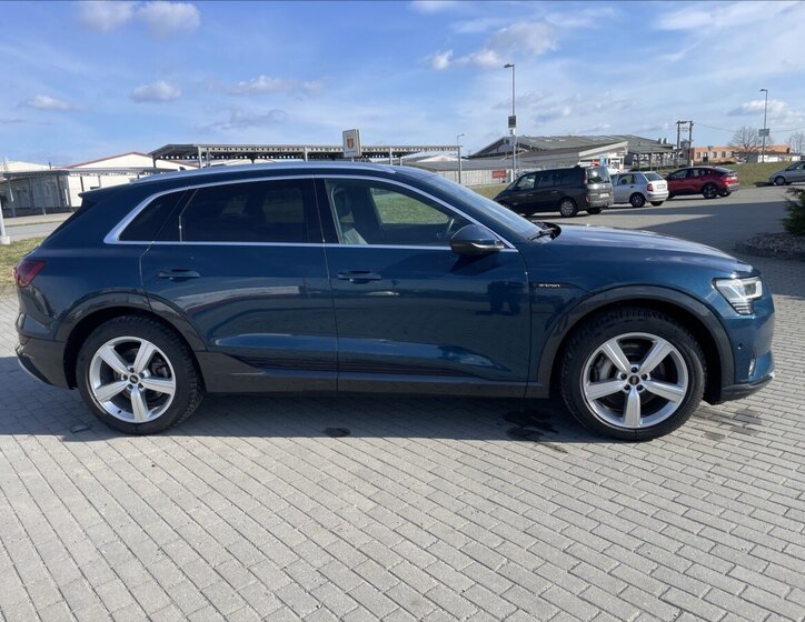 Audi e-tron Kombi 0,0 300 kw