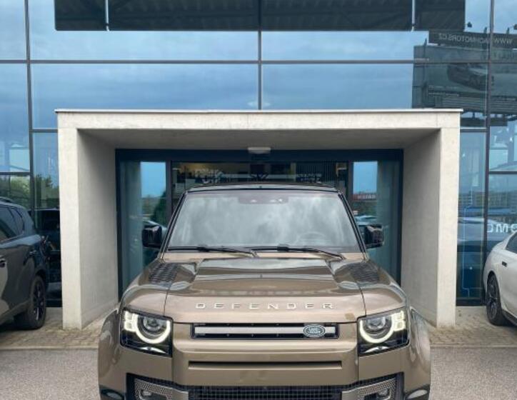 Land Rover Defender 5