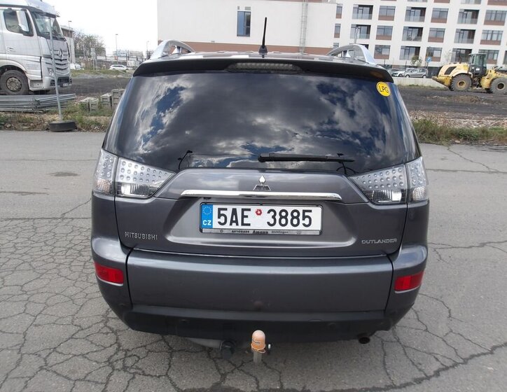 Mitsubishi Outlander SUV / Terénní 2,4 l 125 kw