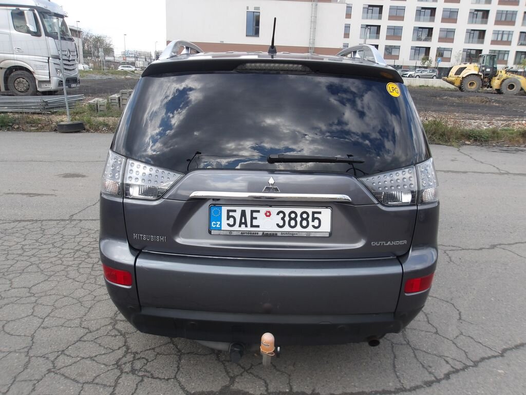 Mitsubishi Outlander SUV / Terénní 2,4 l 125 kw