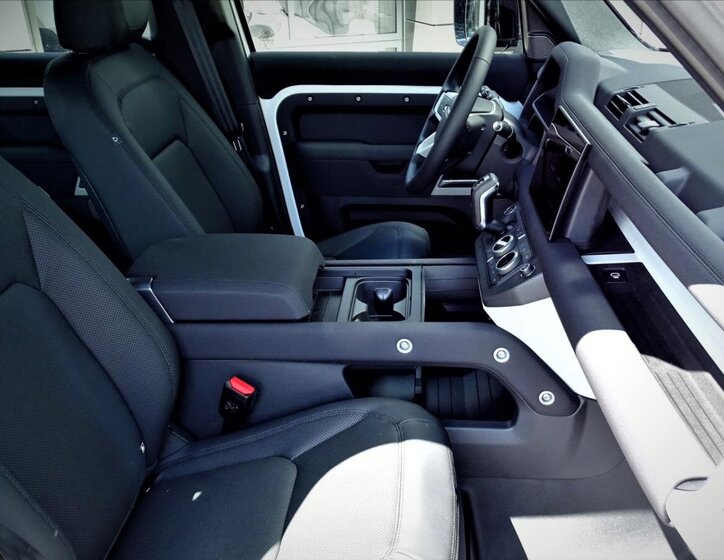 Land Rover Defender SUV / Terénní 3,0 l 147 kw
