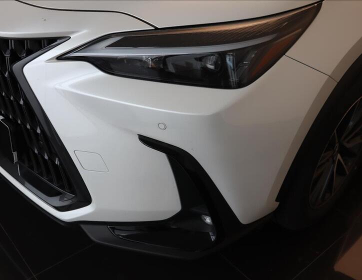Lexus NX 450h+ 4