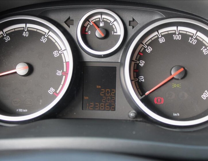 Opel Corsa Hatchback 1,4 l 64 kw