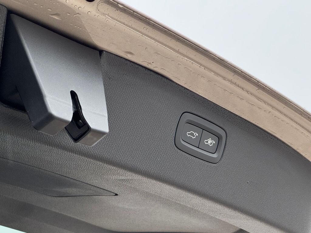 Volvo XC90 SUV / Terénní 2,0 l 184 kw