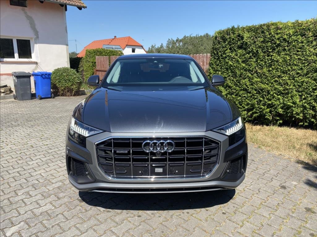 Audi Q8 SUV / Terénní 3,0 l 250 kw