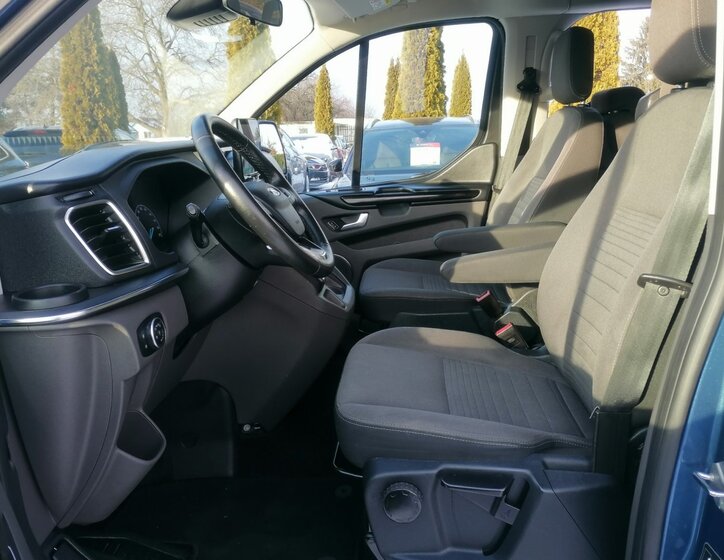 Ford Tourneo Custom 9