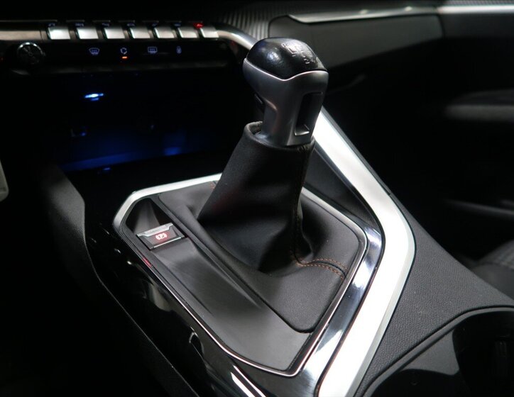 Peugeot 3008 MPV 1,2 l 96 kw