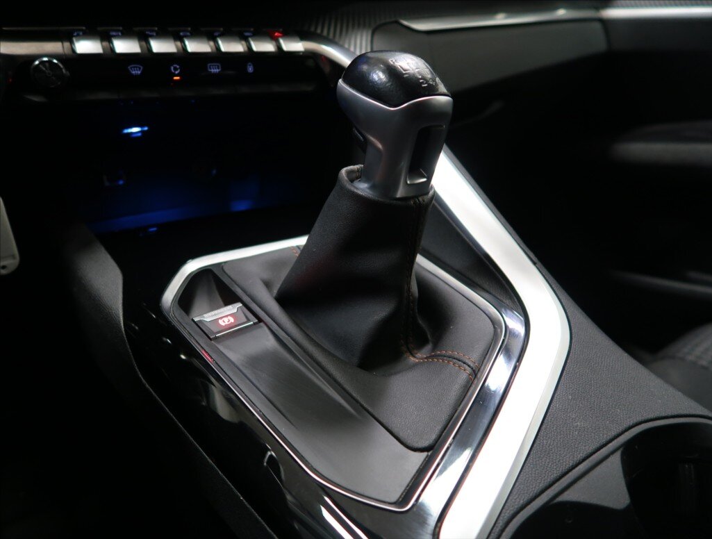 Peugeot 3008 MPV 1,2 l 96 kw