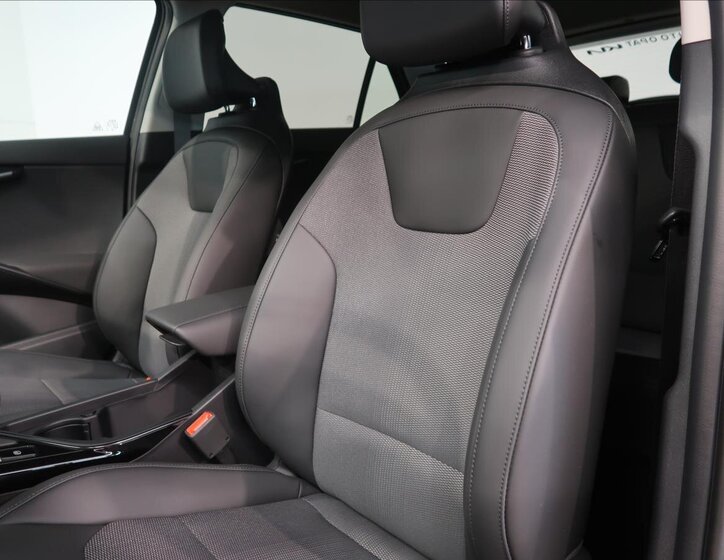 KIA Niro CUV / Crossover 1,6 l 95 kw