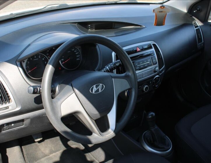 Hyundai i20 10