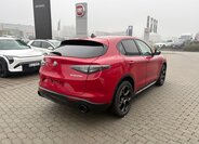 Alfa Romeo Stelvio 7