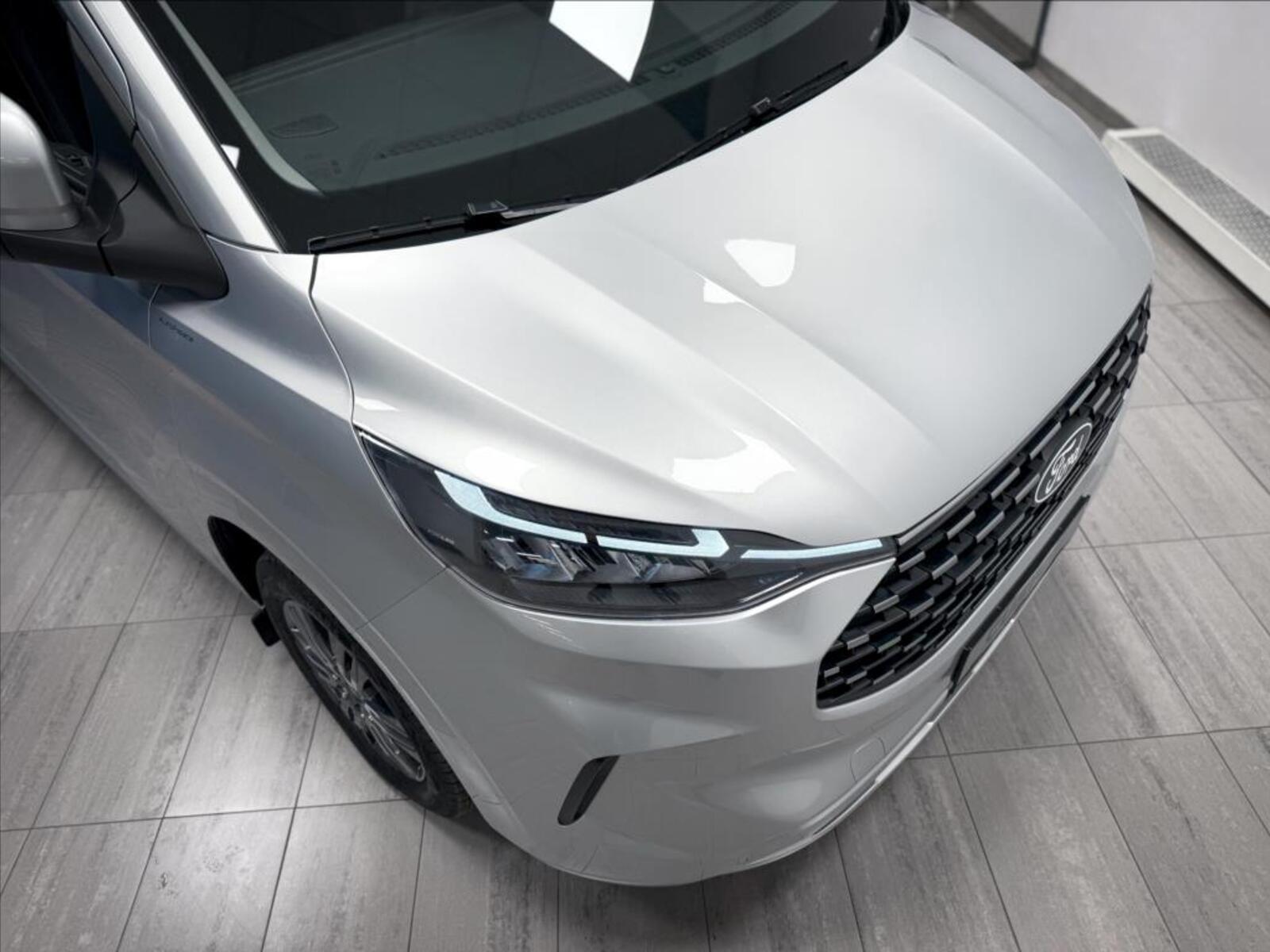 Ford Tourneo Custom 19