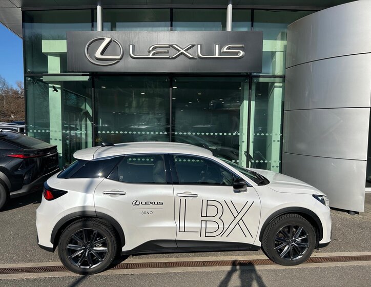 Lexus LBX Kombi 1,5 l 67 kw