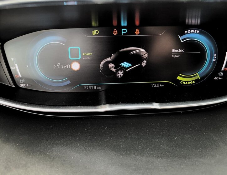 Peugeot 3008 SUV / Terénní 1,6 l 165 kw