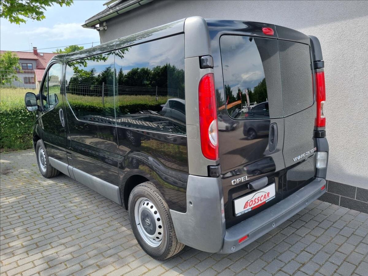 Opel Vivaro VAN / Minibus 2,5 l 107 kw